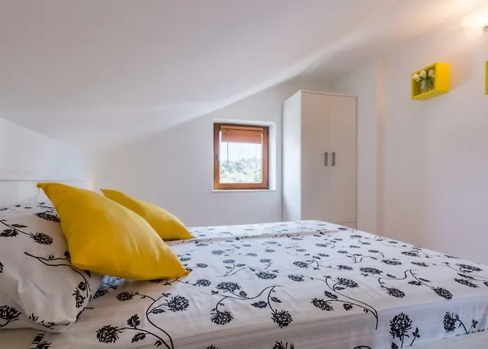 Deni Apartment *