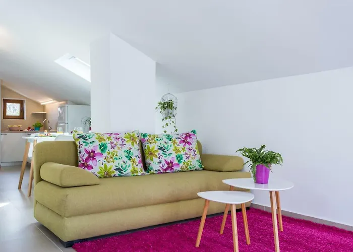 Deni Apartment *